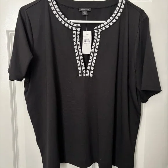 Ann Taylor, Embroidered Split Neck Top, Size Large, NWT - Picture 3 of 4